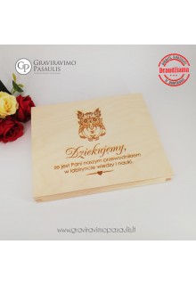 Medinė dėžutė šokoladui " Pėlėda"