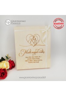 Medinė dėžutė - rėmėlis " Meilė nugali viską"